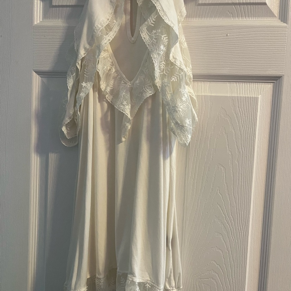 POL Elegant Cream Lace top